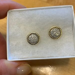 Pretty costume round pave earrings.